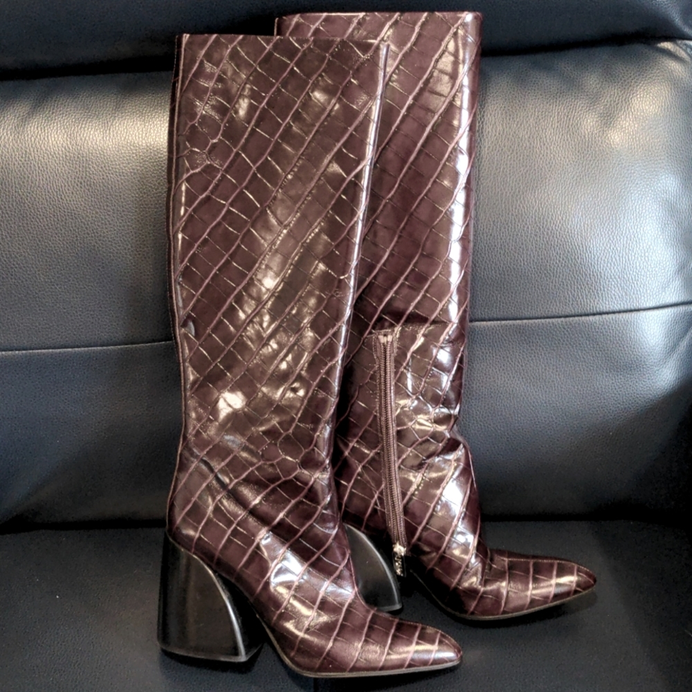 Chloe crocodile boots
